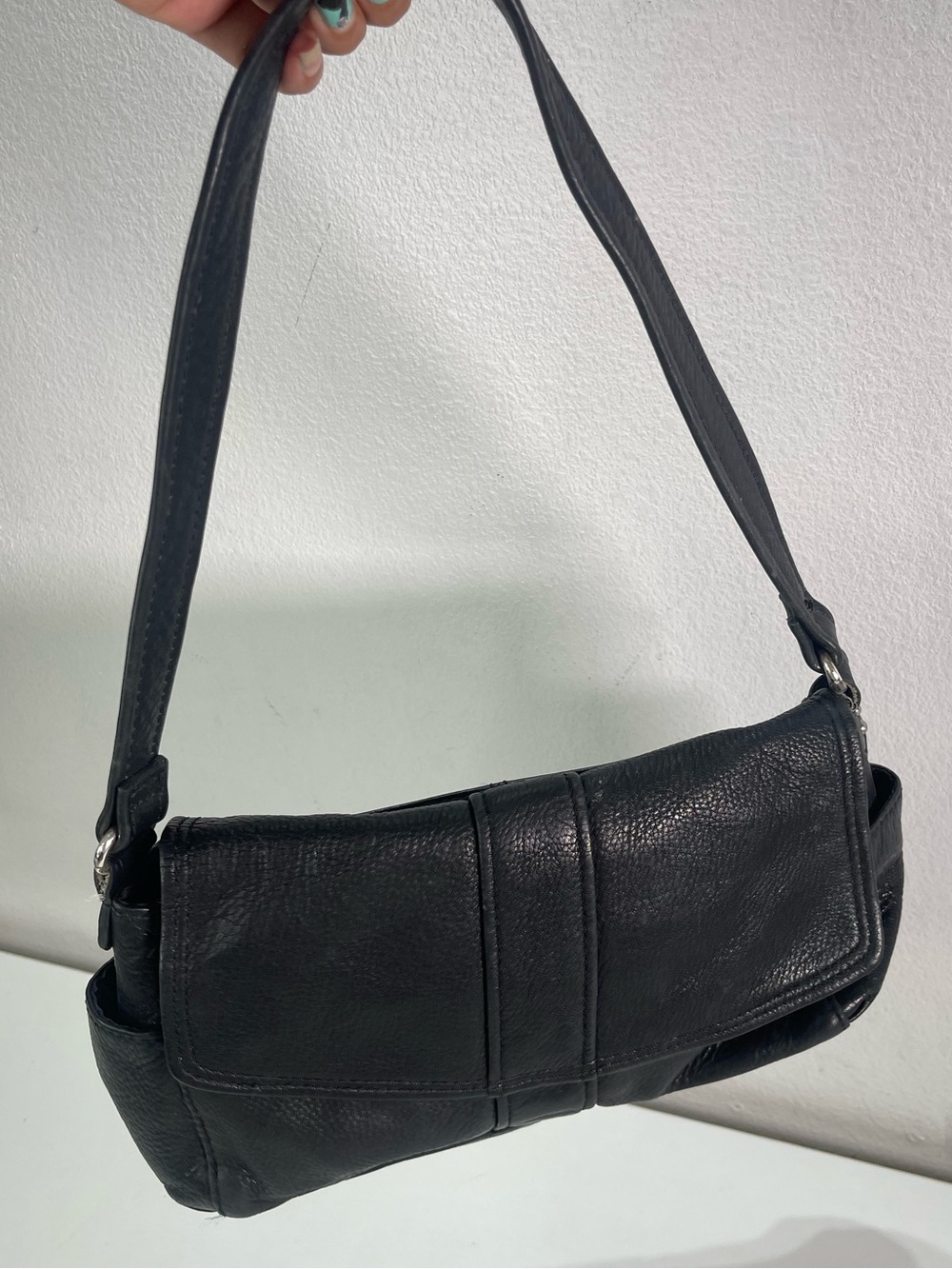 Vintage Y2K Fossil Flap Closure Shoulder Bag Black Pebbled Leather Side Pockets